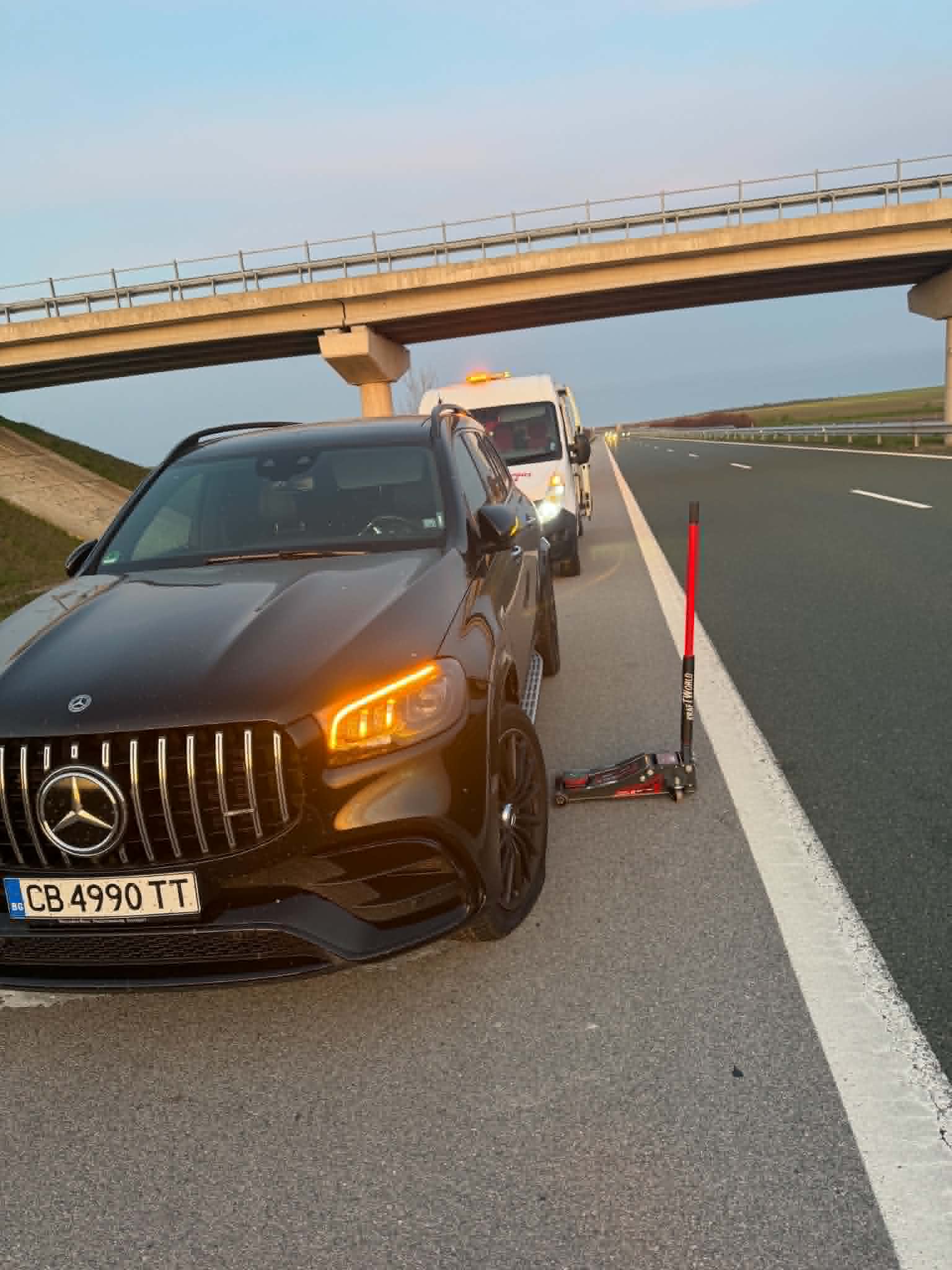 Пътна помощ за гуми на Mercedes GLE AMG на АМ Тракия