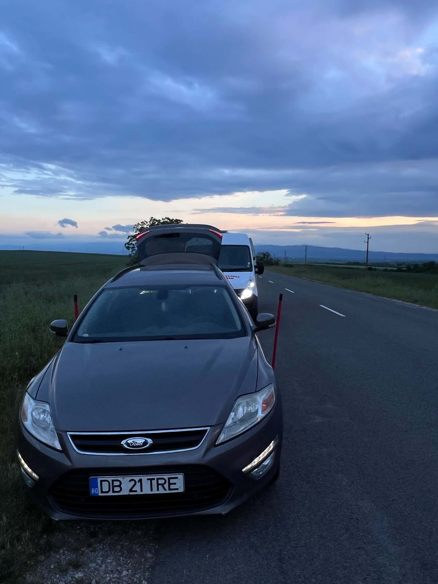 Смяна на гуми на Ford Mondeo с румънска регистрация